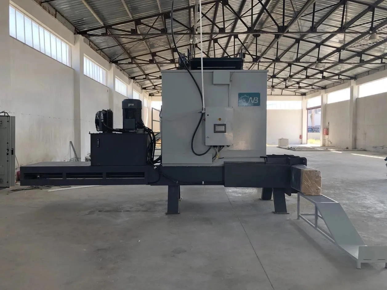Shavings baling machine